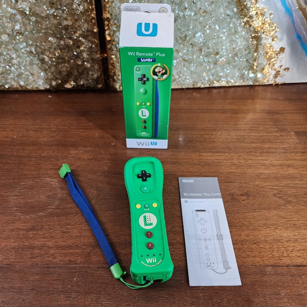 * RARE * Nintendo Wii Remote PLUS Luigi Controller CIB